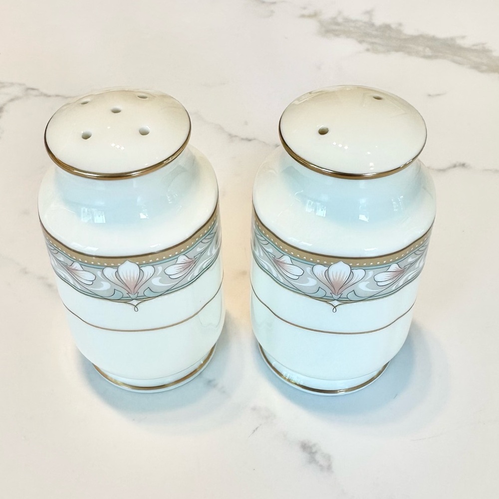 Noritake Barrymore Bone China Salt & Pepper Shakers-Pristine!